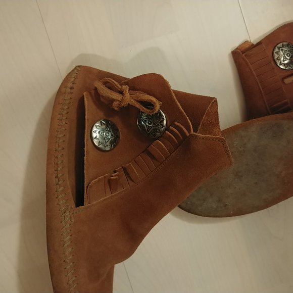 size 8 Minnetonka moccassings - Picture 6 of 6